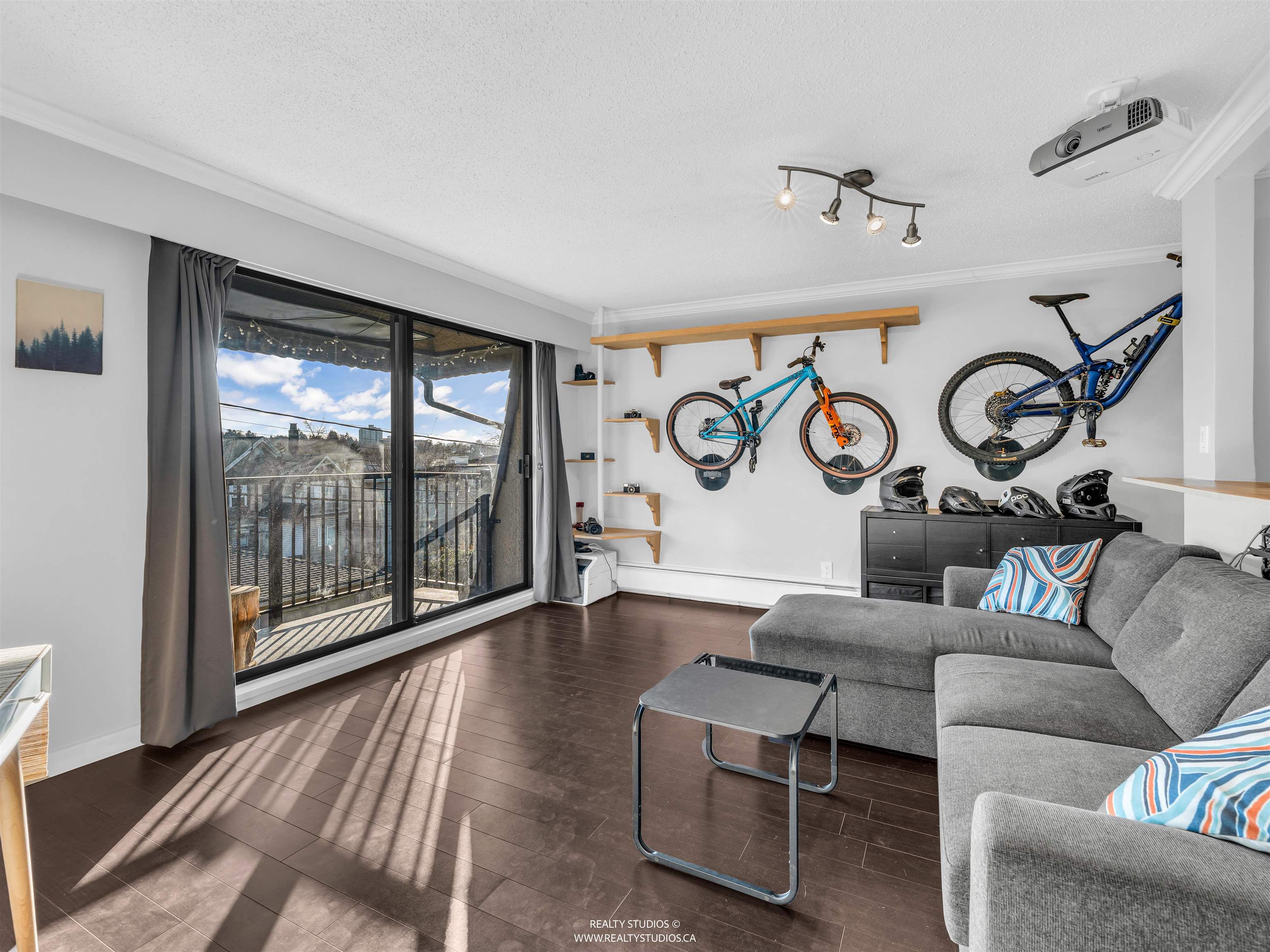 306 2222 Cambridge Street - MLS&reg; # R3154836