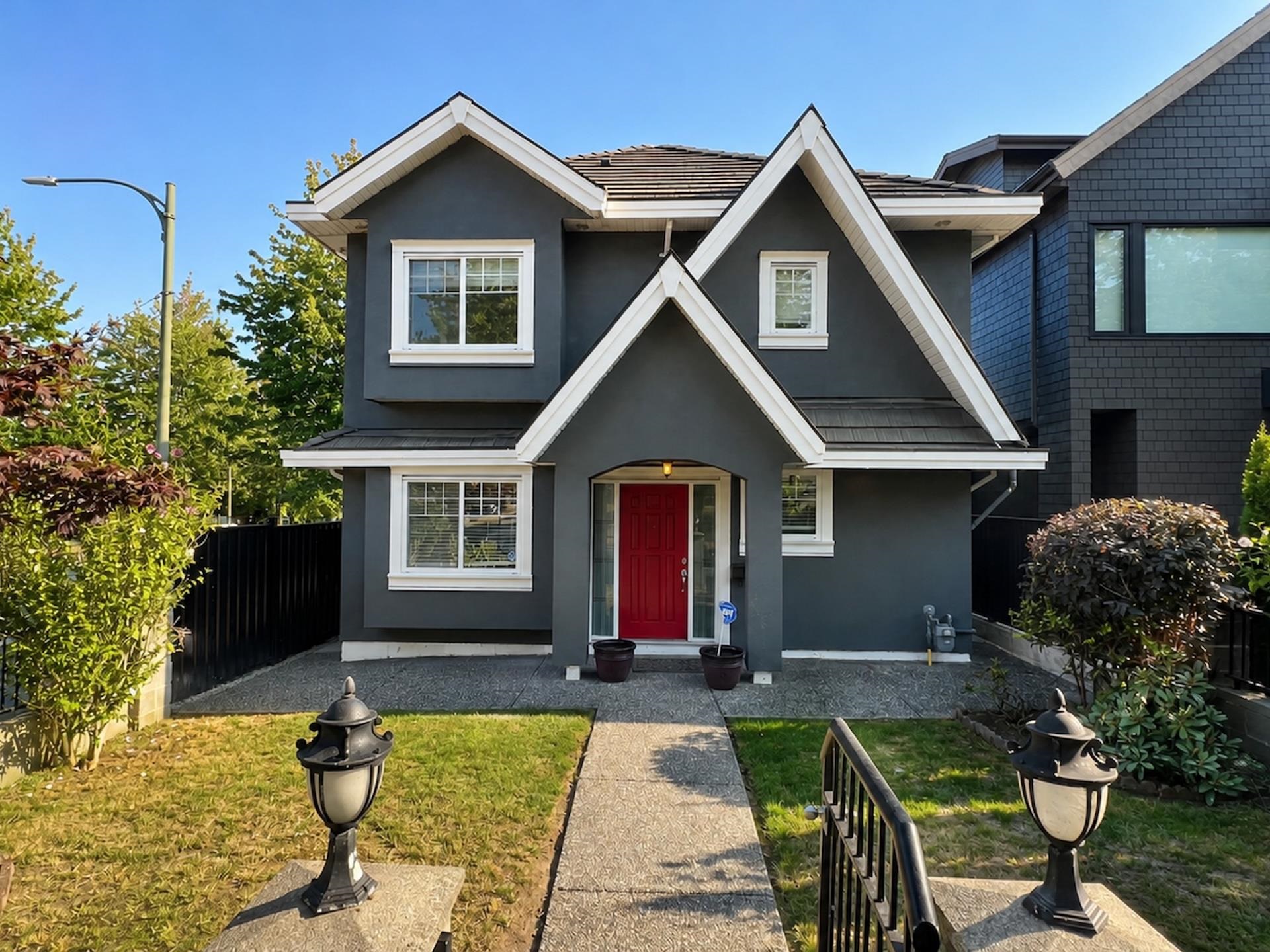  2388 5th Avenue - MLS&reg; # R3155383