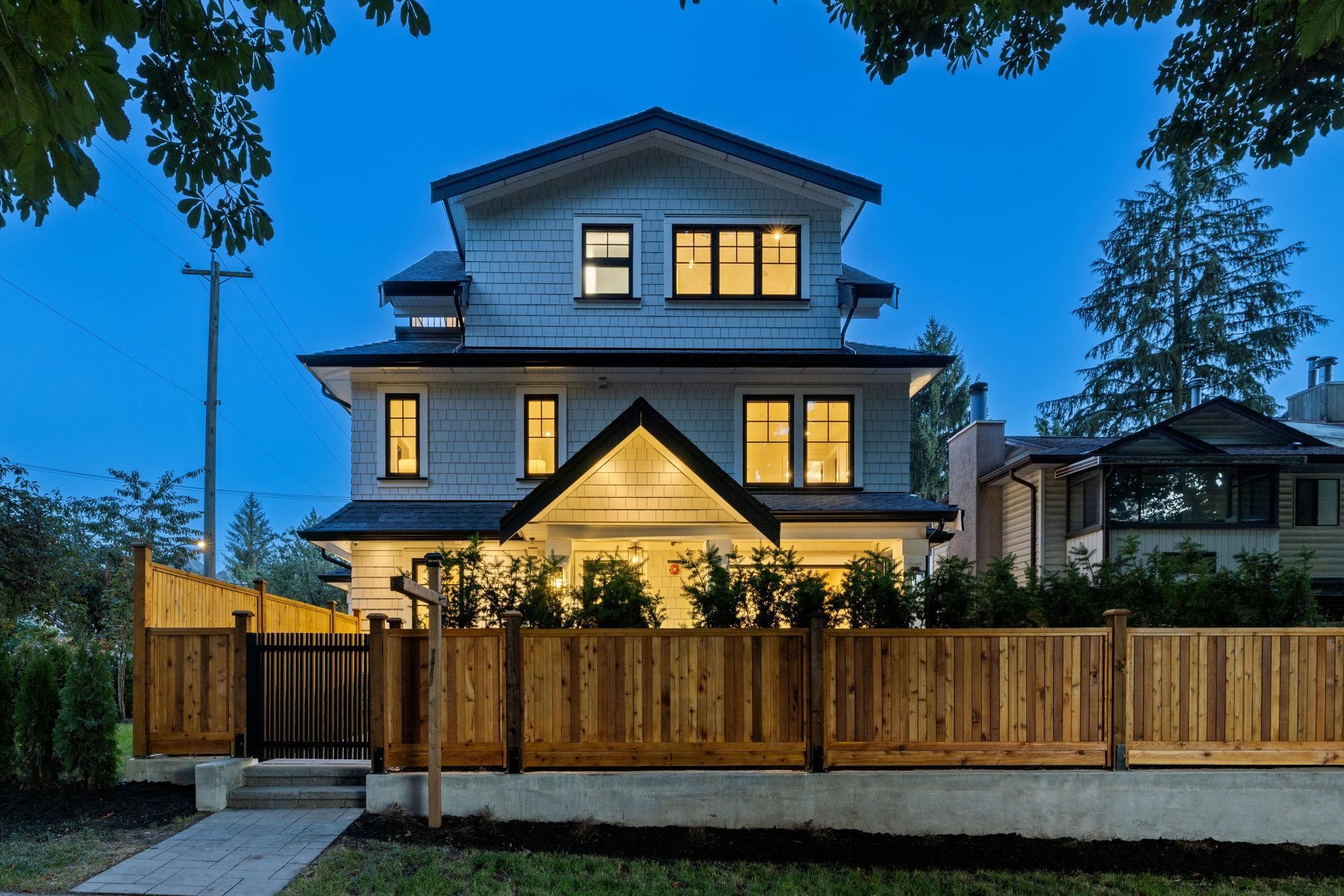 588 10th Avenue - MLS&reg; # R3155499