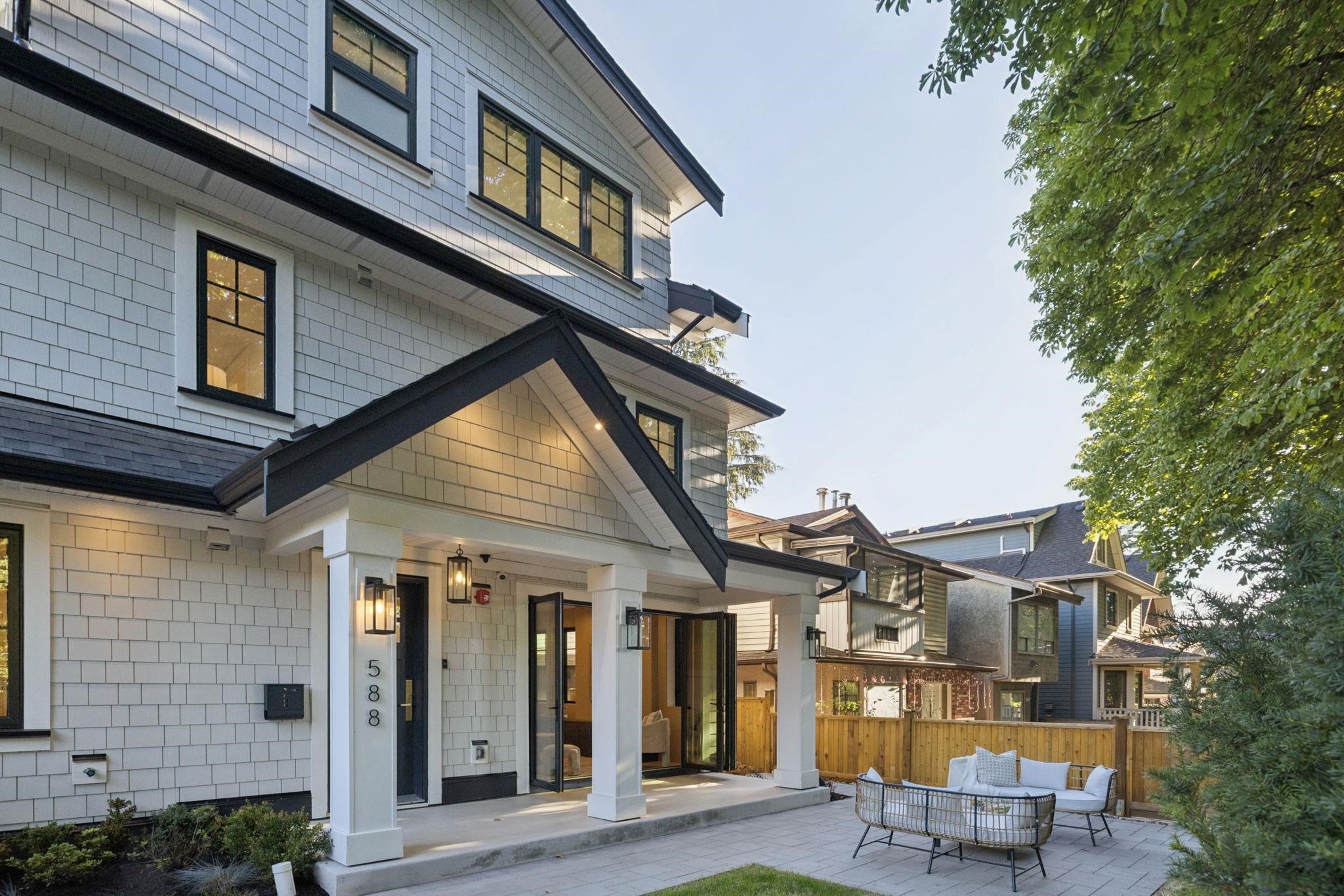  588 10th Avenue - MLS&reg; # R3155499