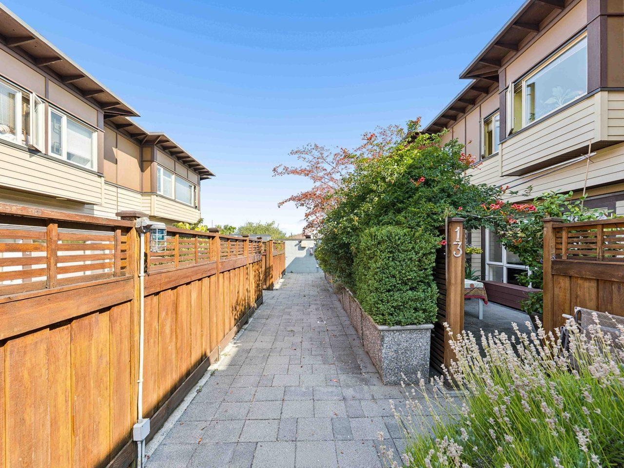 13 2389 Charles Street - MLS&reg; # R3156647