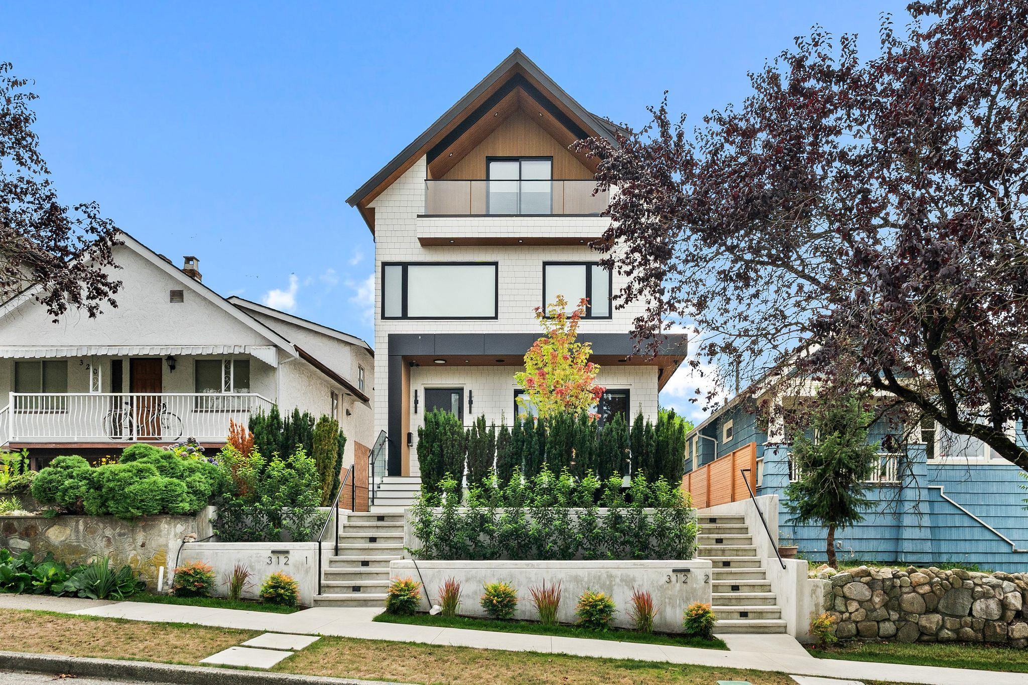 2 312 37th Avenue - MLS&reg; # R3158173