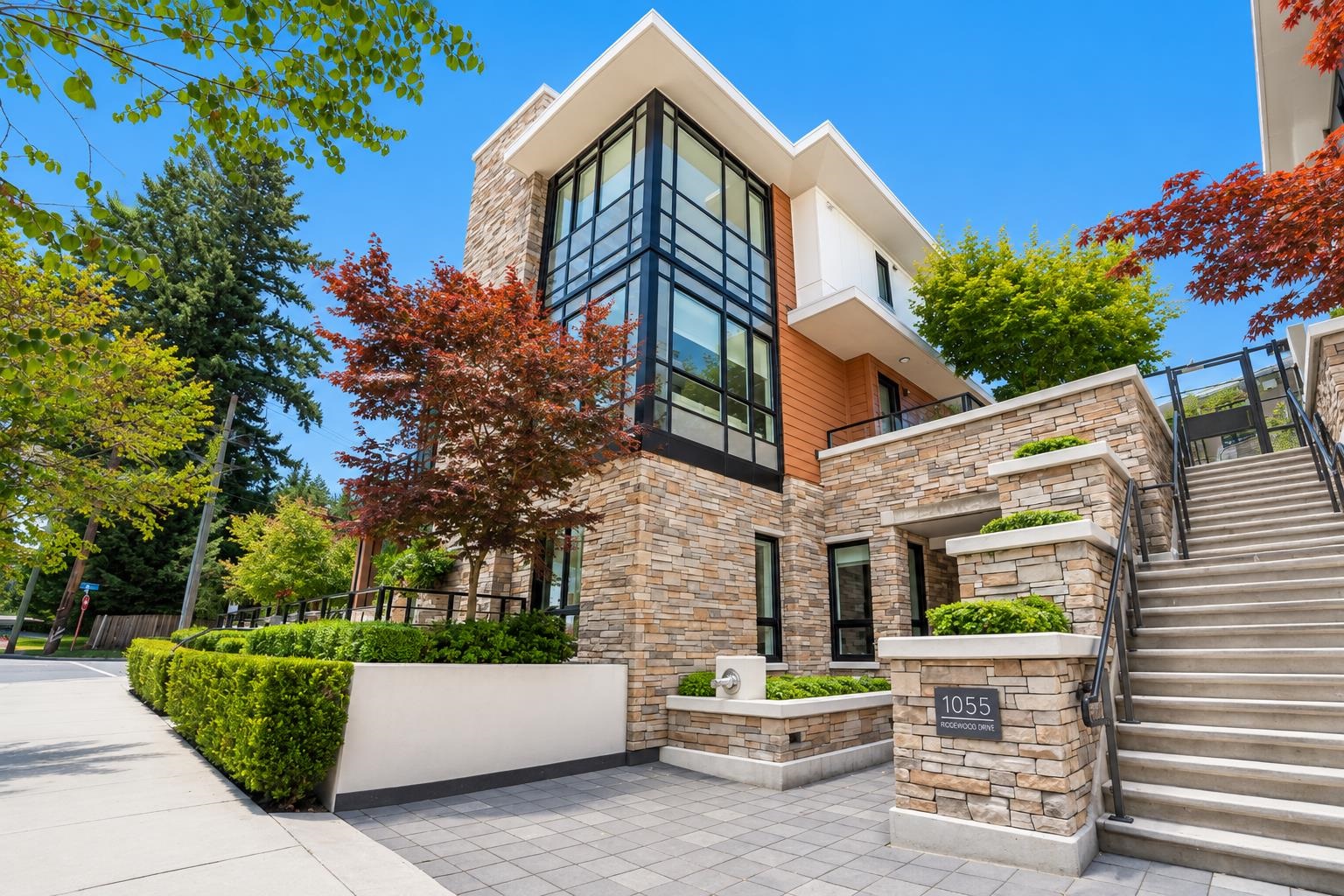 102 1055 Ridgewood Drive - MLS&reg; # R3158619