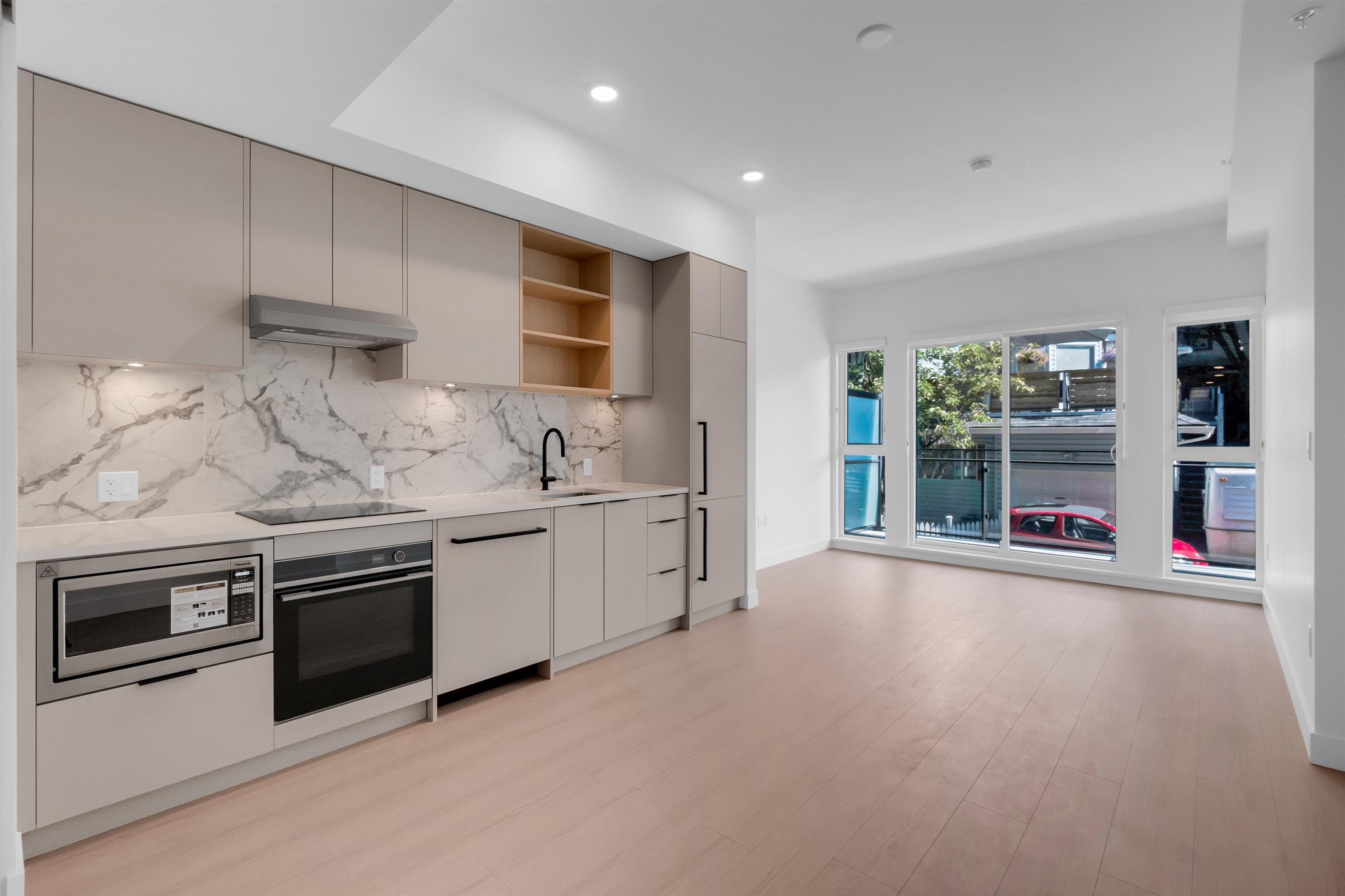 2XX 422 3rd Street - MLS&reg; # R3158710