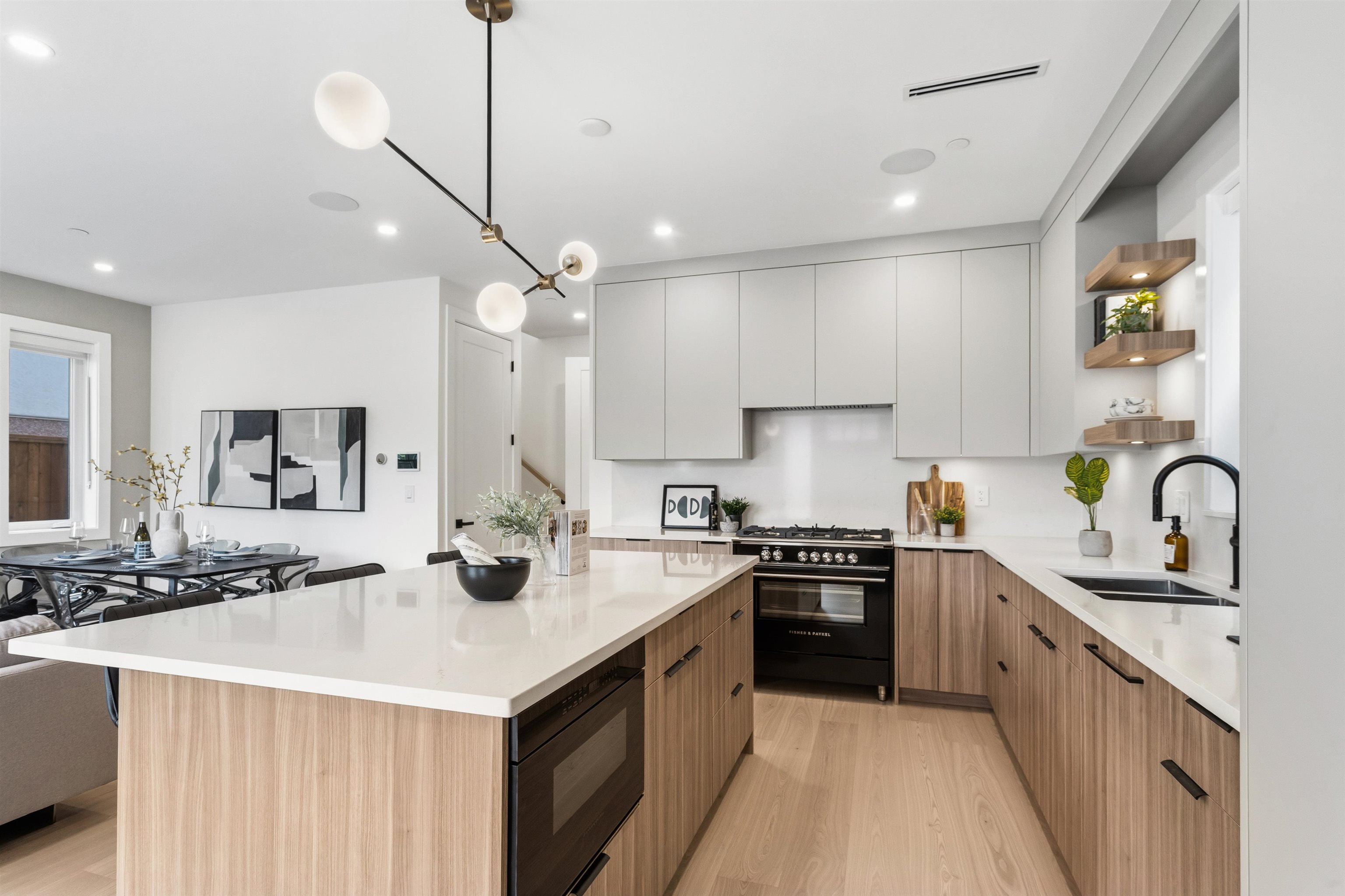1 2258 Napier Street - MLS&reg; # R3158949