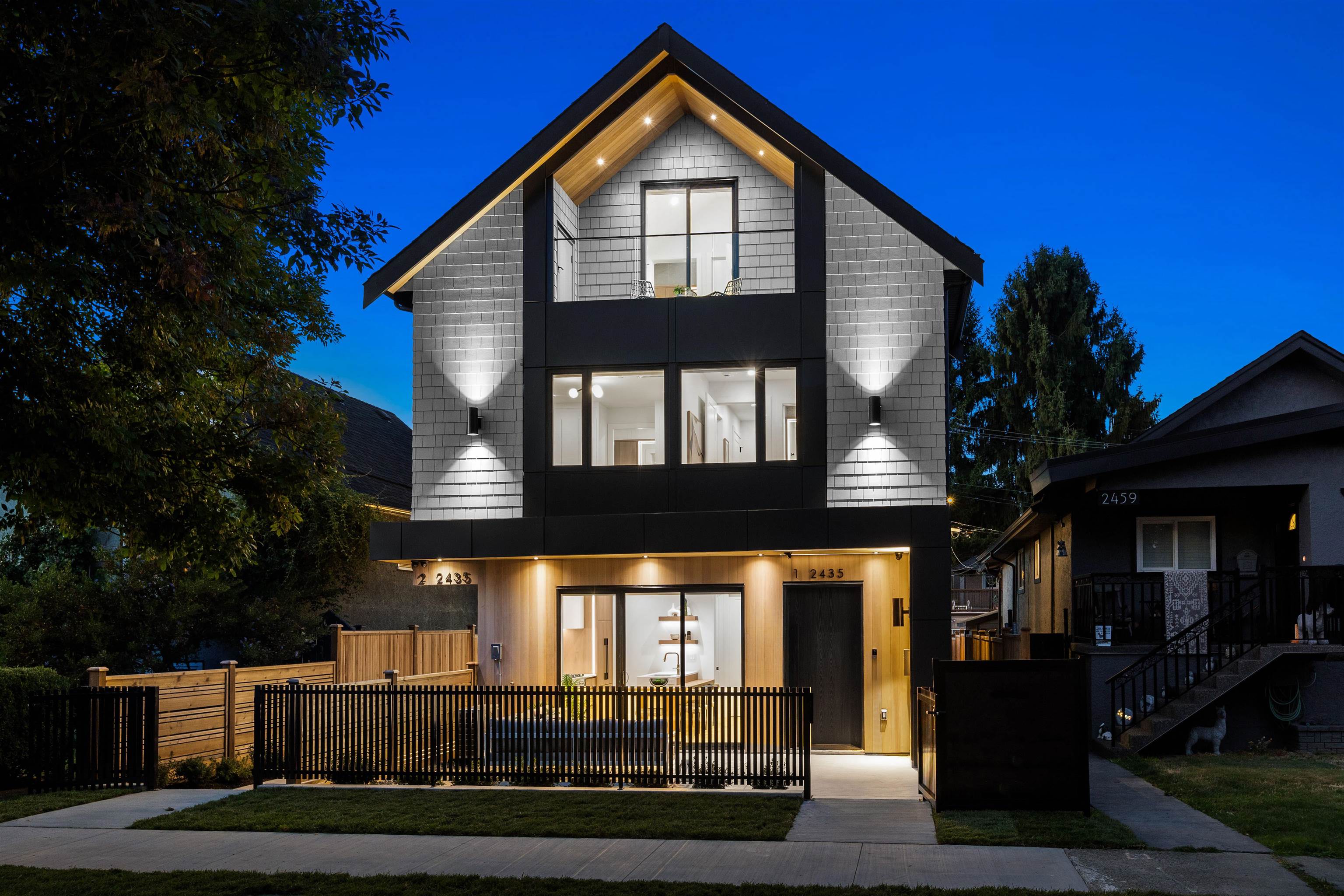 1 2435 Napier Street - MLS&reg; # R3159246