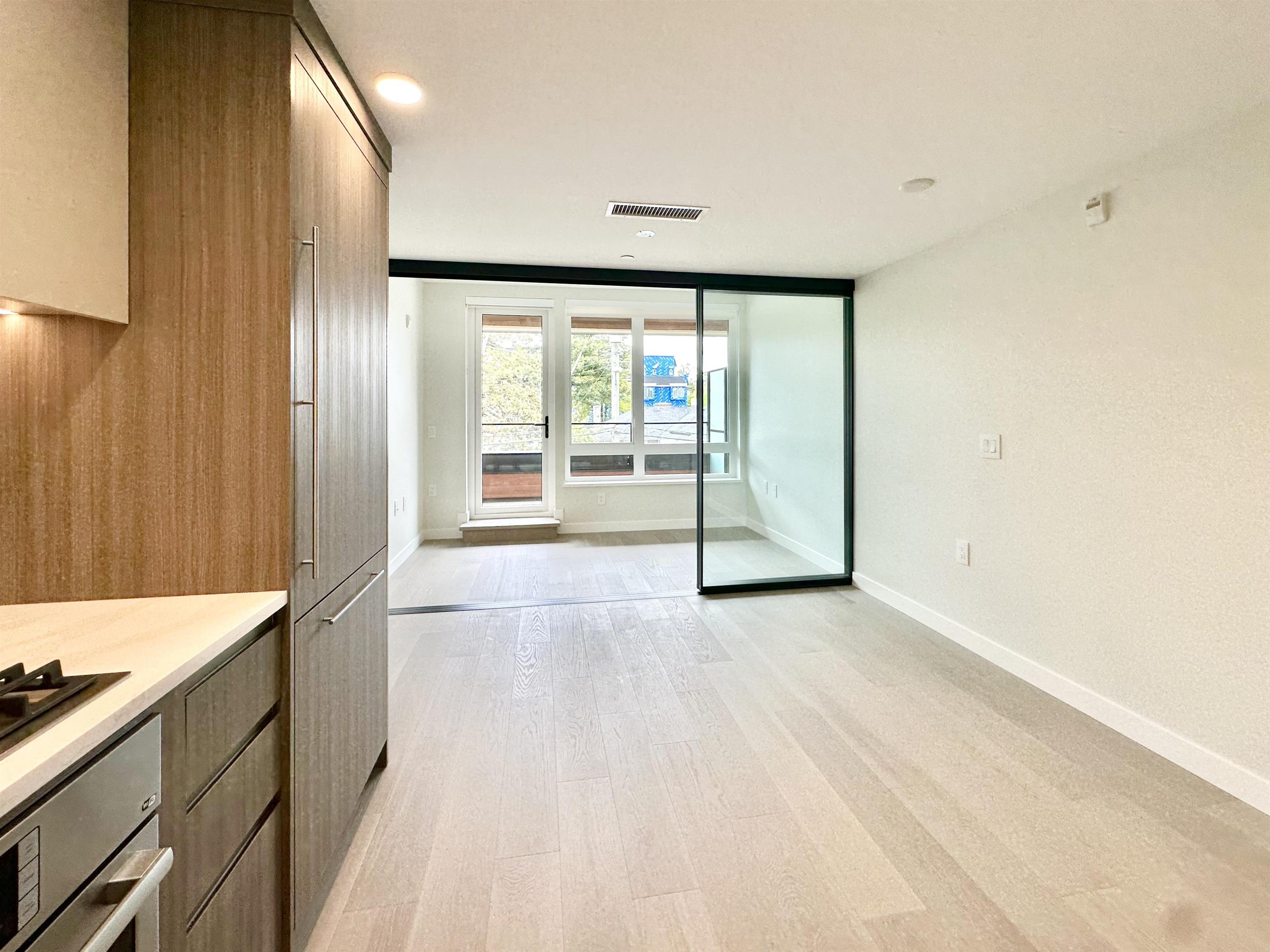 303 485 63rd Ave  - MLS&reg; # R3159838