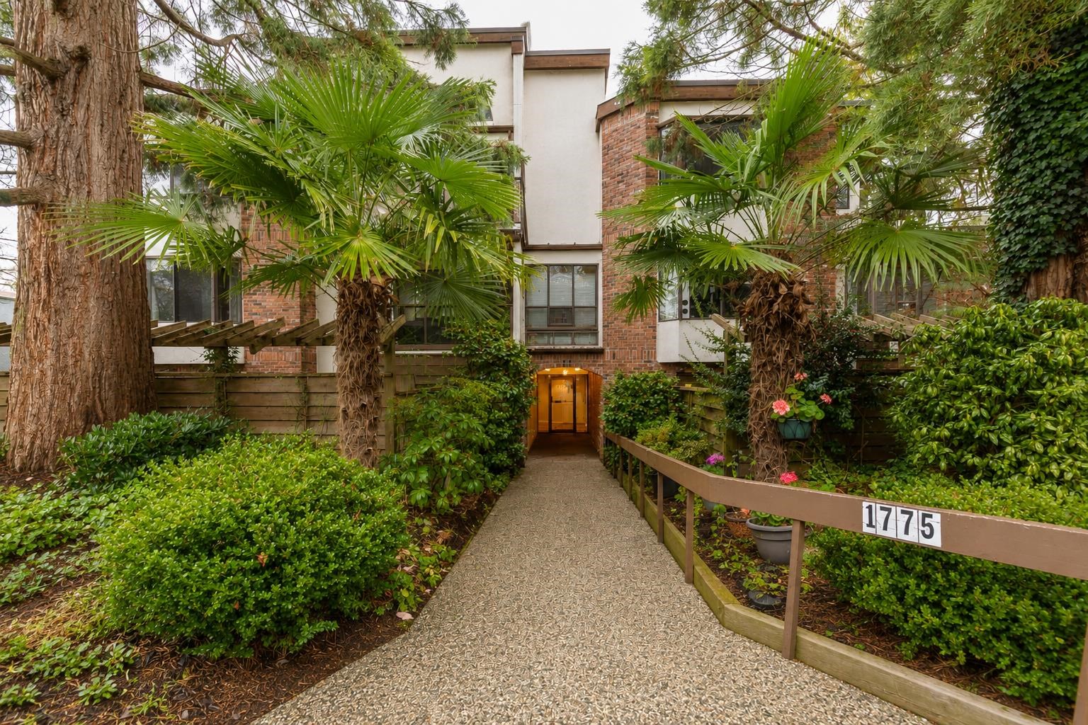 203 1775 W 10th Avenue - MLS&reg; # R3159851