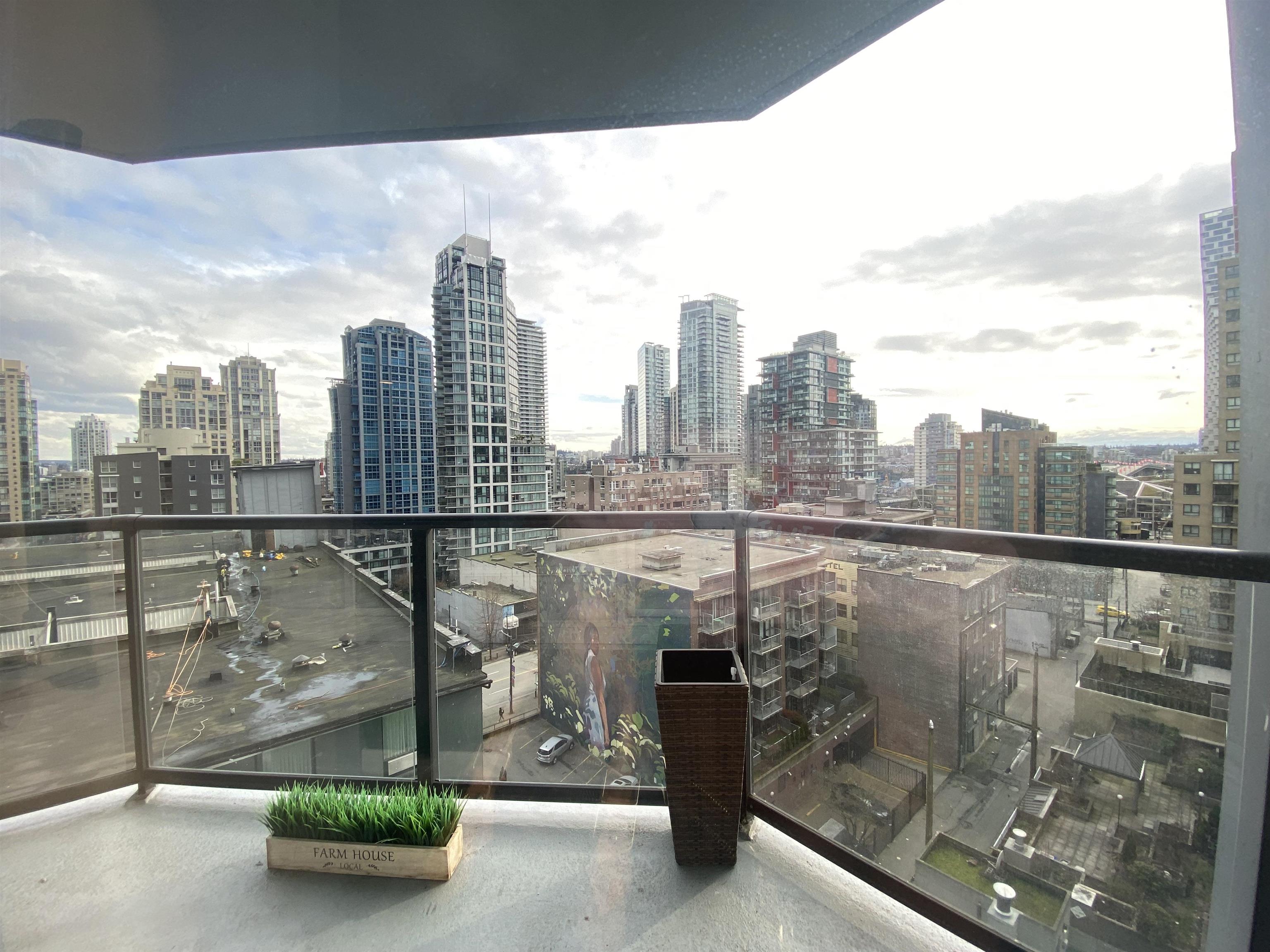 10XX 1212 Howe Street - MLS&reg; # R3159869