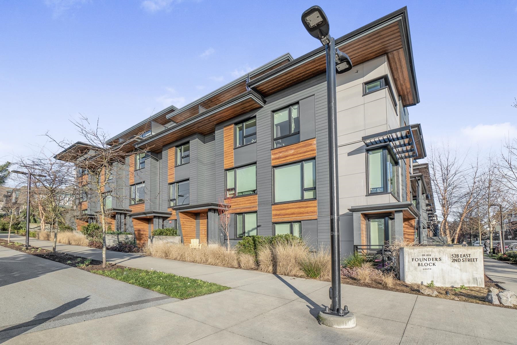 11 528 2nd Street - MLS&reg; # R3162842