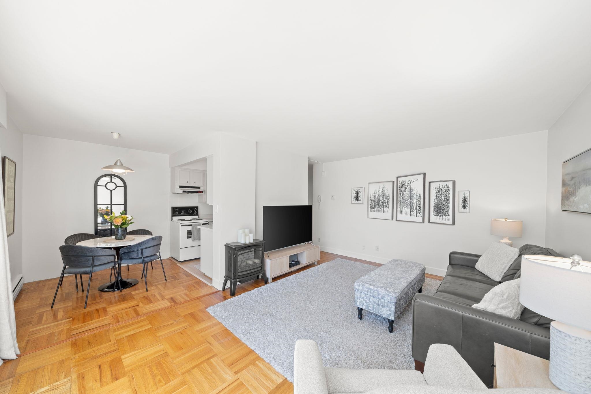 504 1750 Esquimalt Avenue - MLS&reg; # R3163268