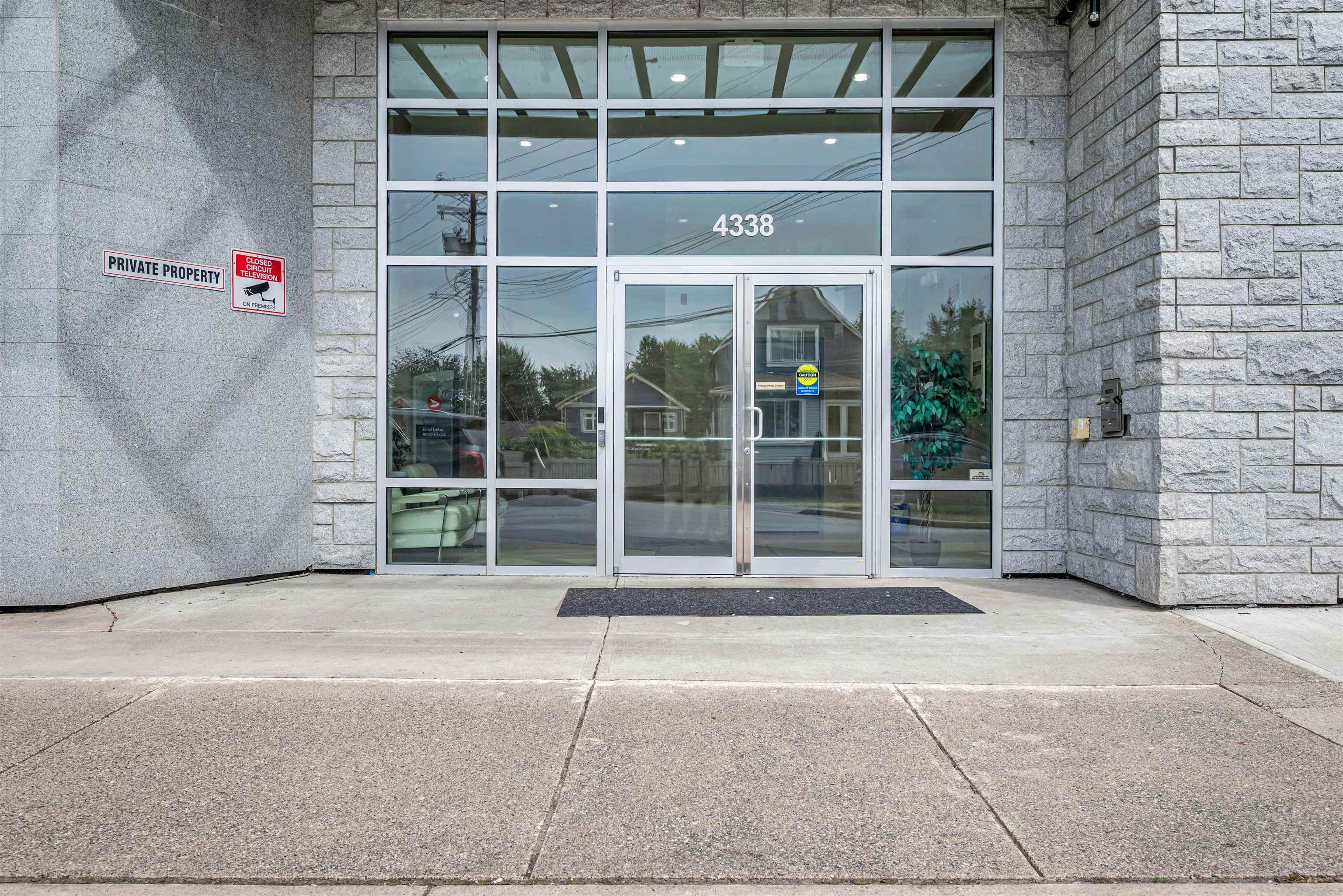 211 4338 Commercial Street - MLS&reg; # R3163661