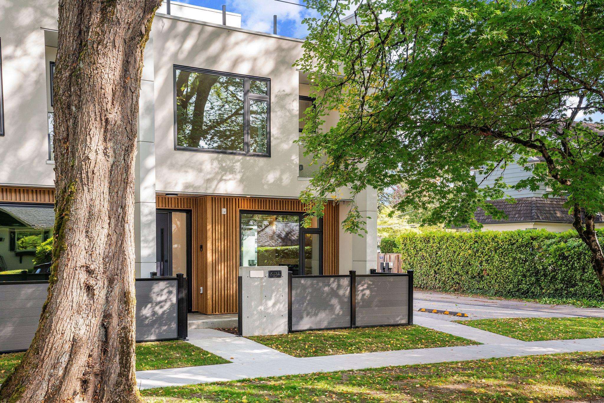 1 1491 Devonshire Crescent - MLS&reg; # R3164142