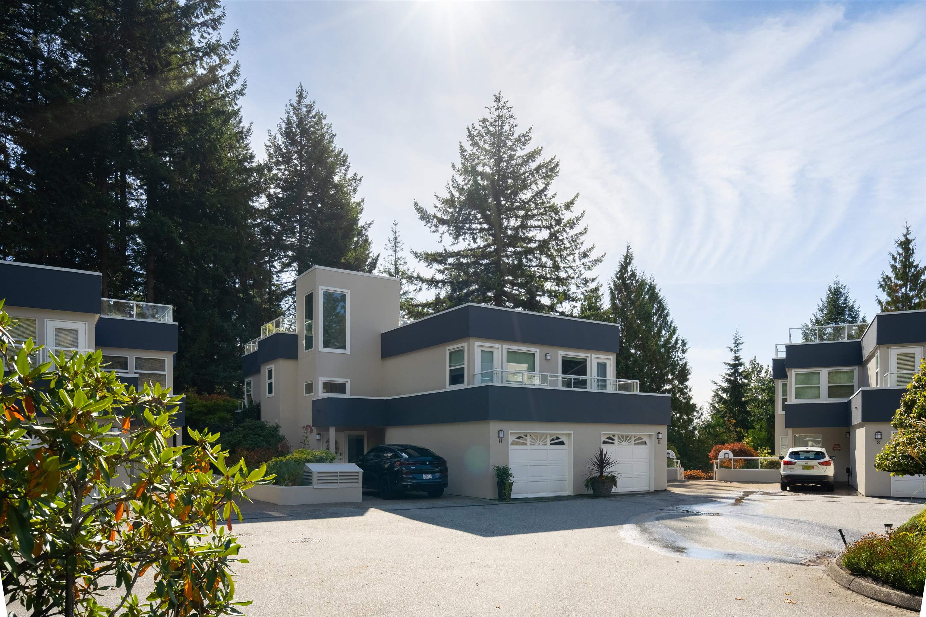 11 2425 Edgemont Boulevard - MLS&reg; # R3164676