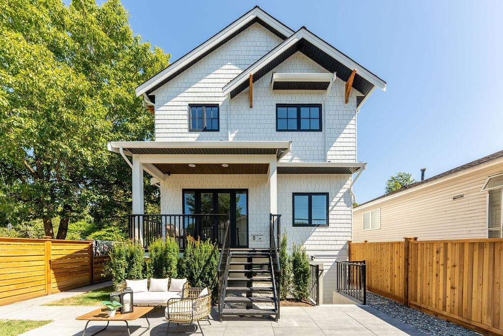 2598 16th Avenue - MLS&reg; # R3164878