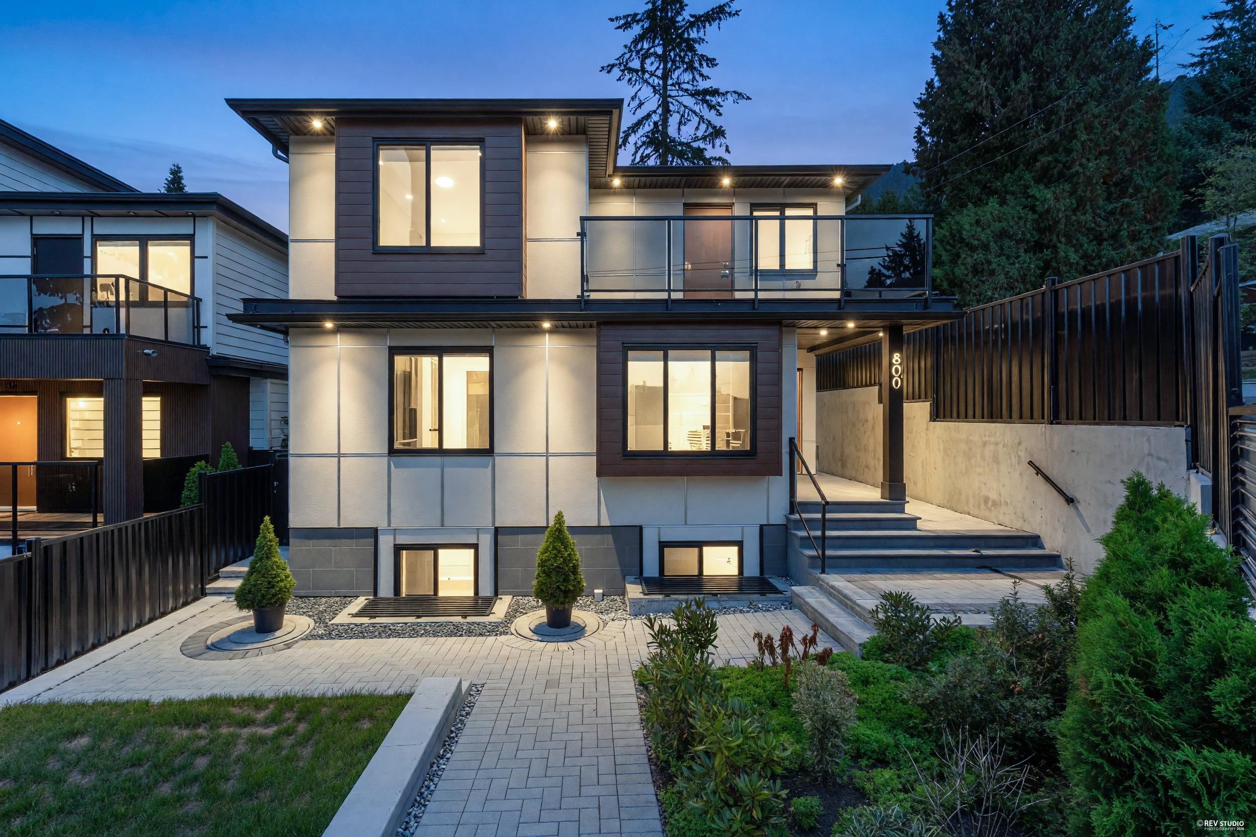  800 Montroyal Boulevard - MLS&reg; # R3164993