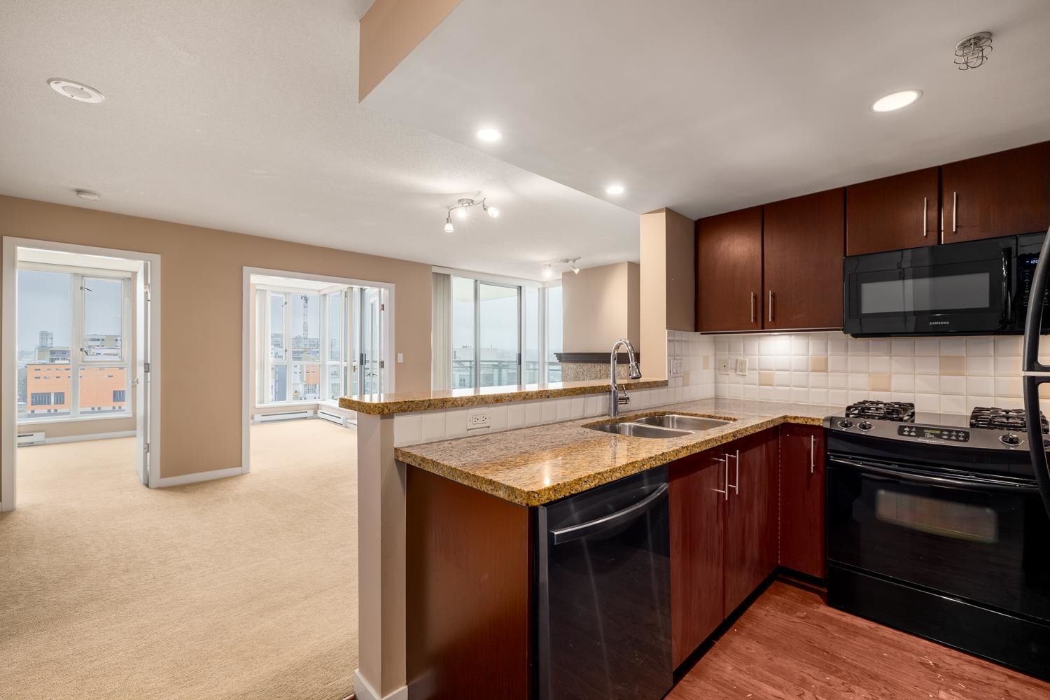 803 120 Milross Avenue - MLS&reg; # R3165033