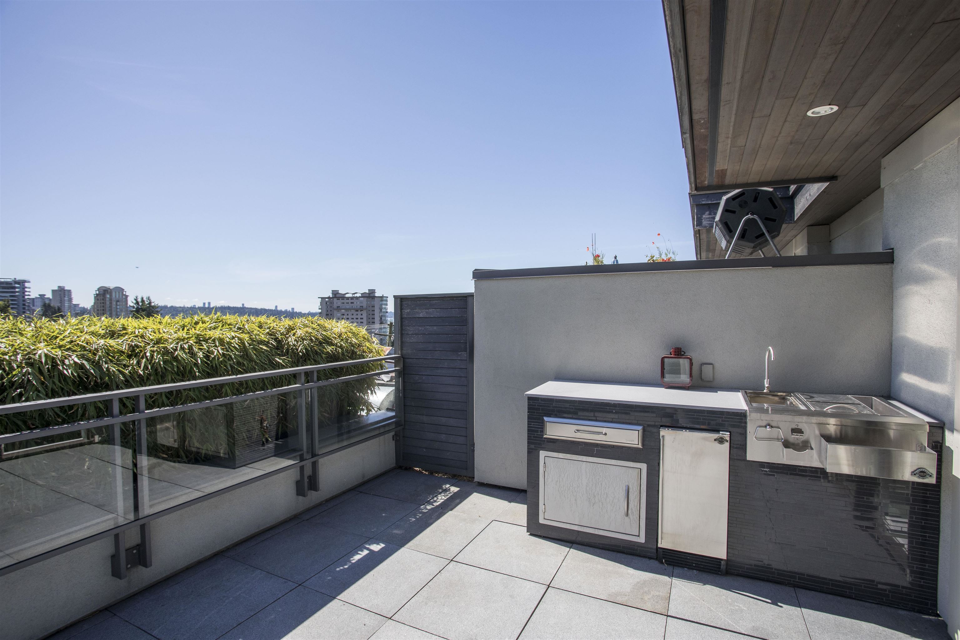 300 2432 Haywood Avenue - MLS&reg; # R3165799