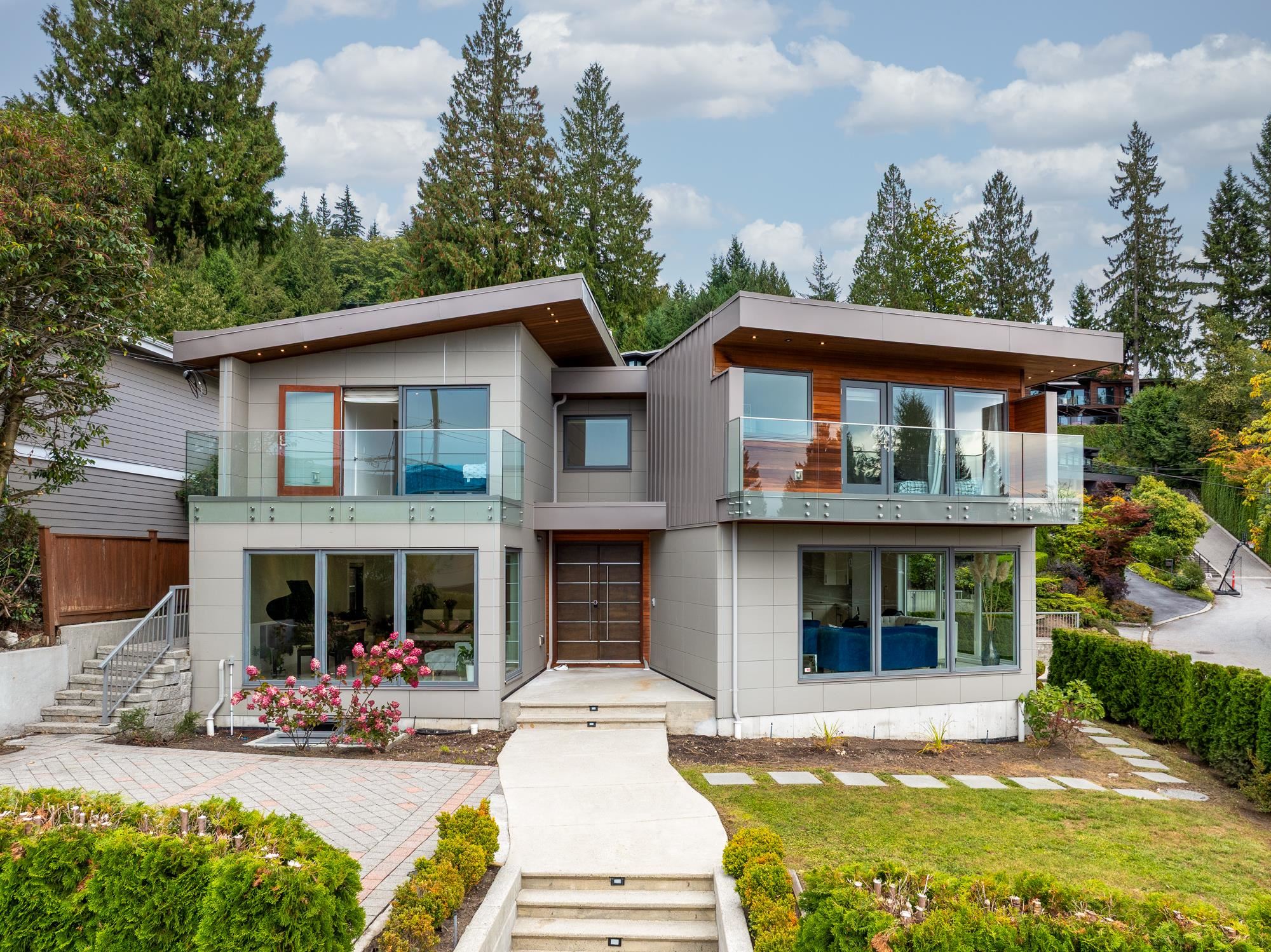 4716 Skyline Drive - MLS&reg; # R3166280