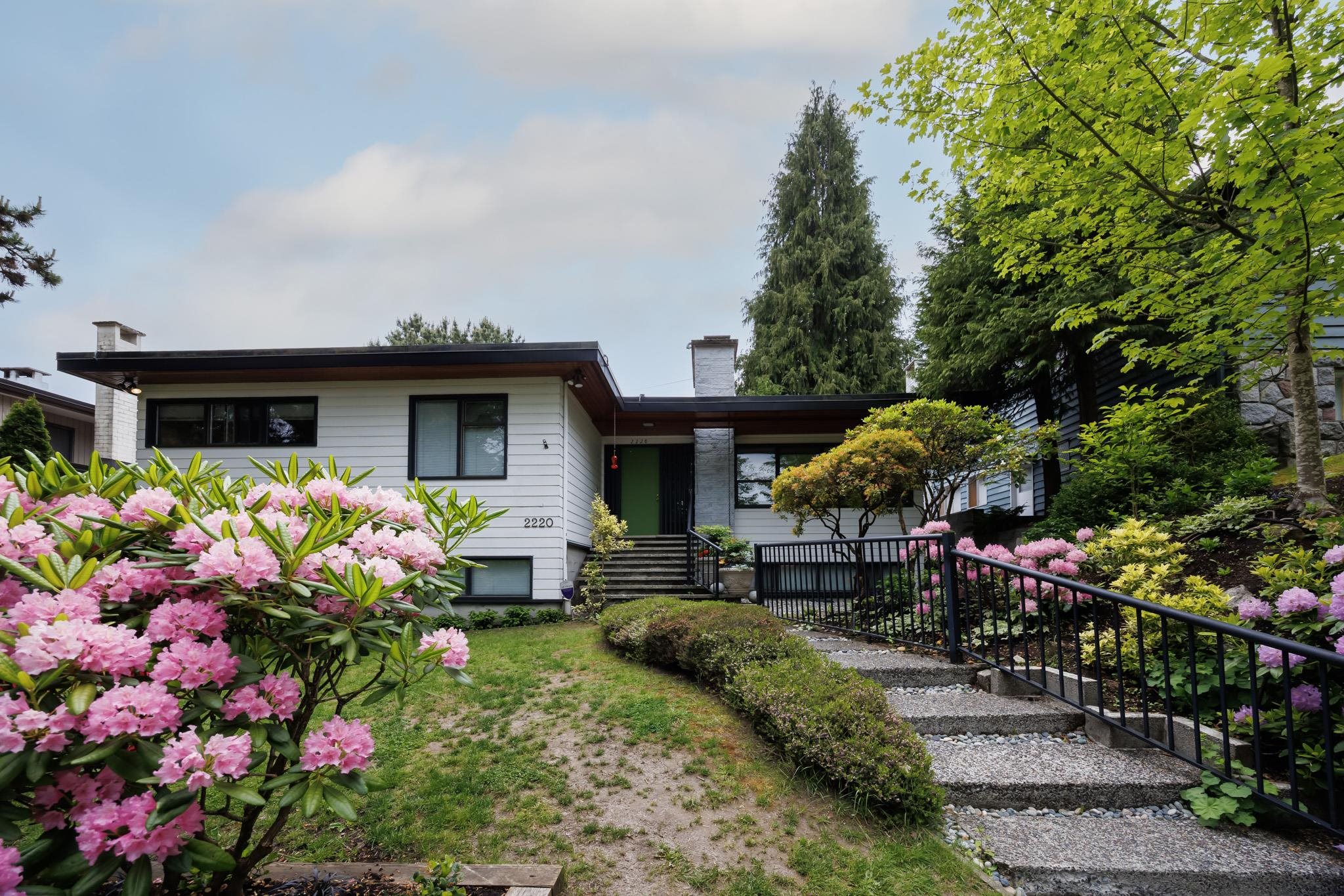  2220 32nd Avenue - MLS&reg; # R3166514