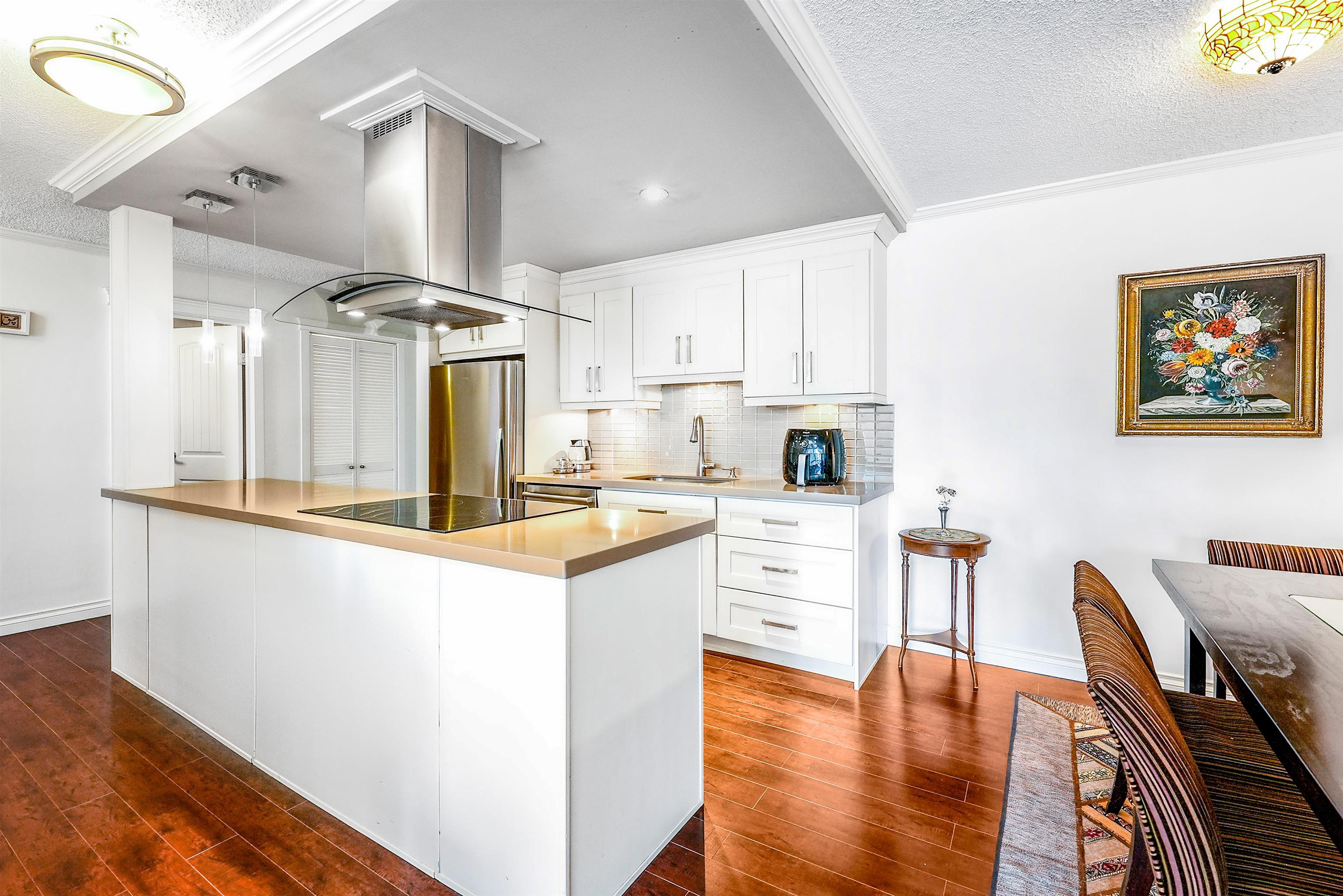 306 2020 Fullerton Avenue - MLS&reg; # R3166745