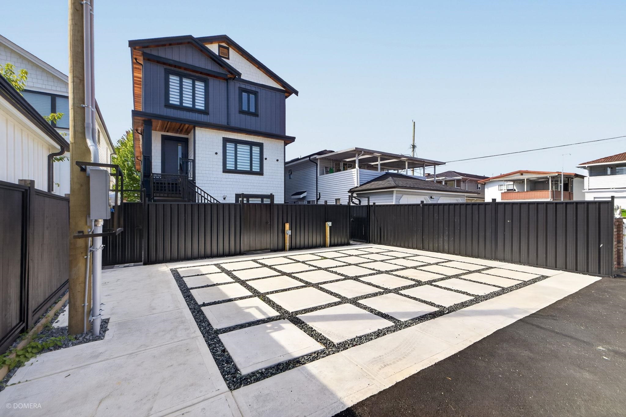 3 2035 51st Avenue - MLS&reg; # R3169790