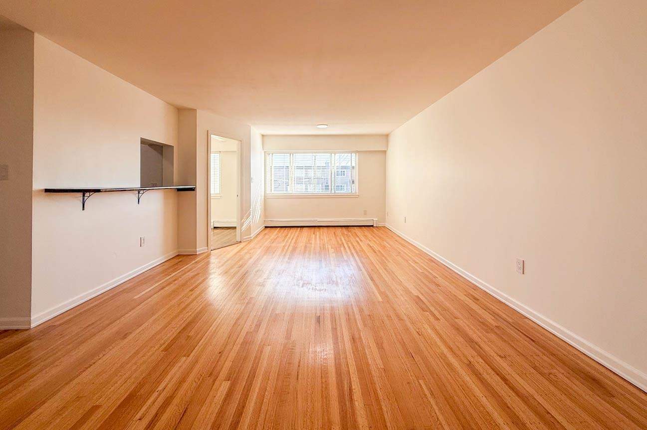 107 461 16 Street - MLS&reg; # R3169850
