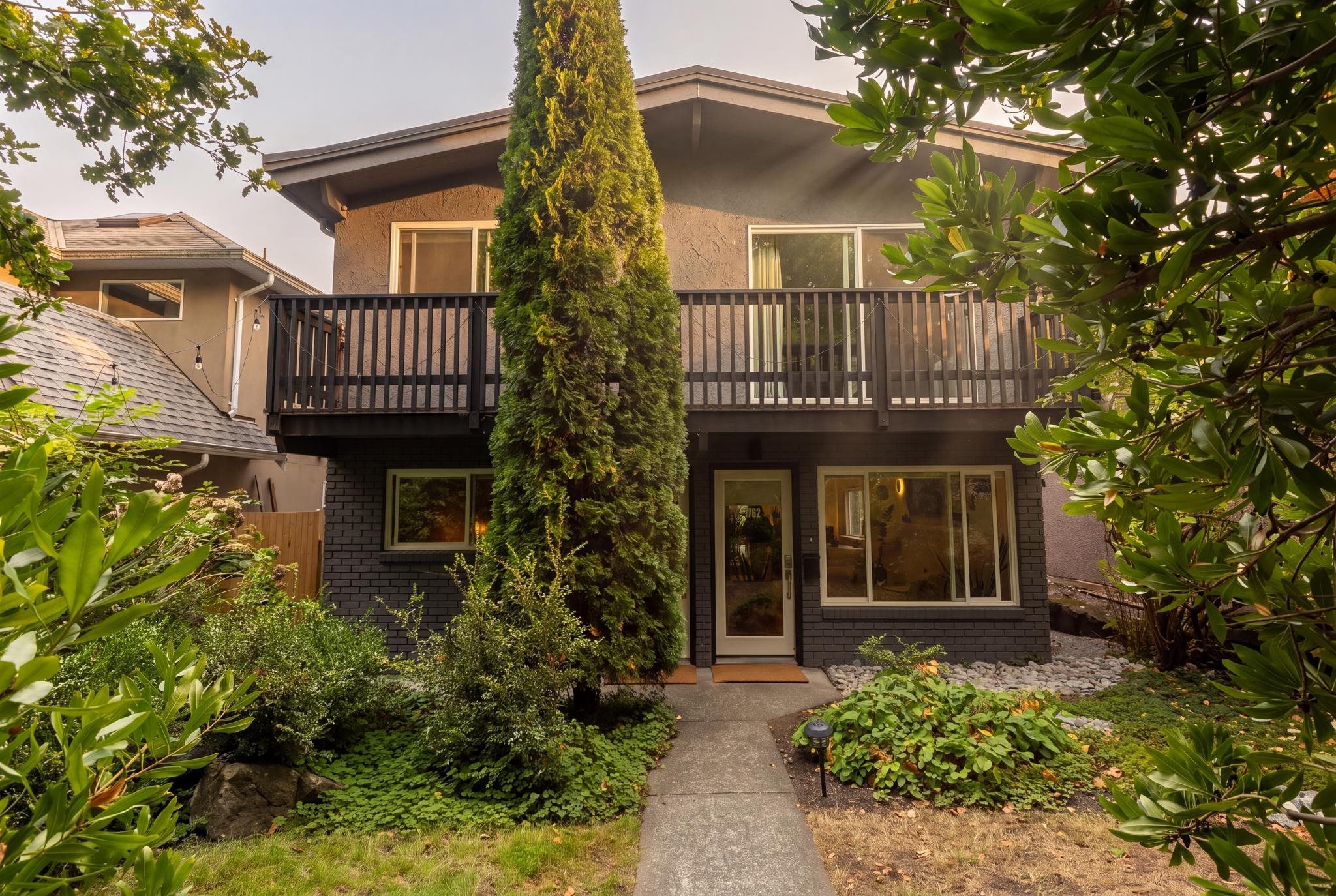  1762 15th Avenue - MLS&reg; # R3170366