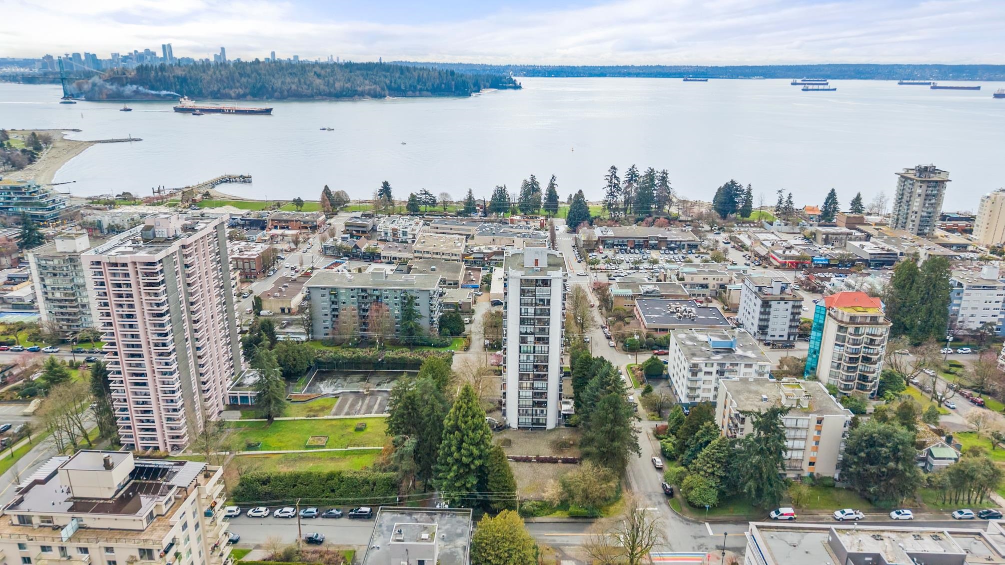 704 650 16th Street - MLS&reg; # R3171739