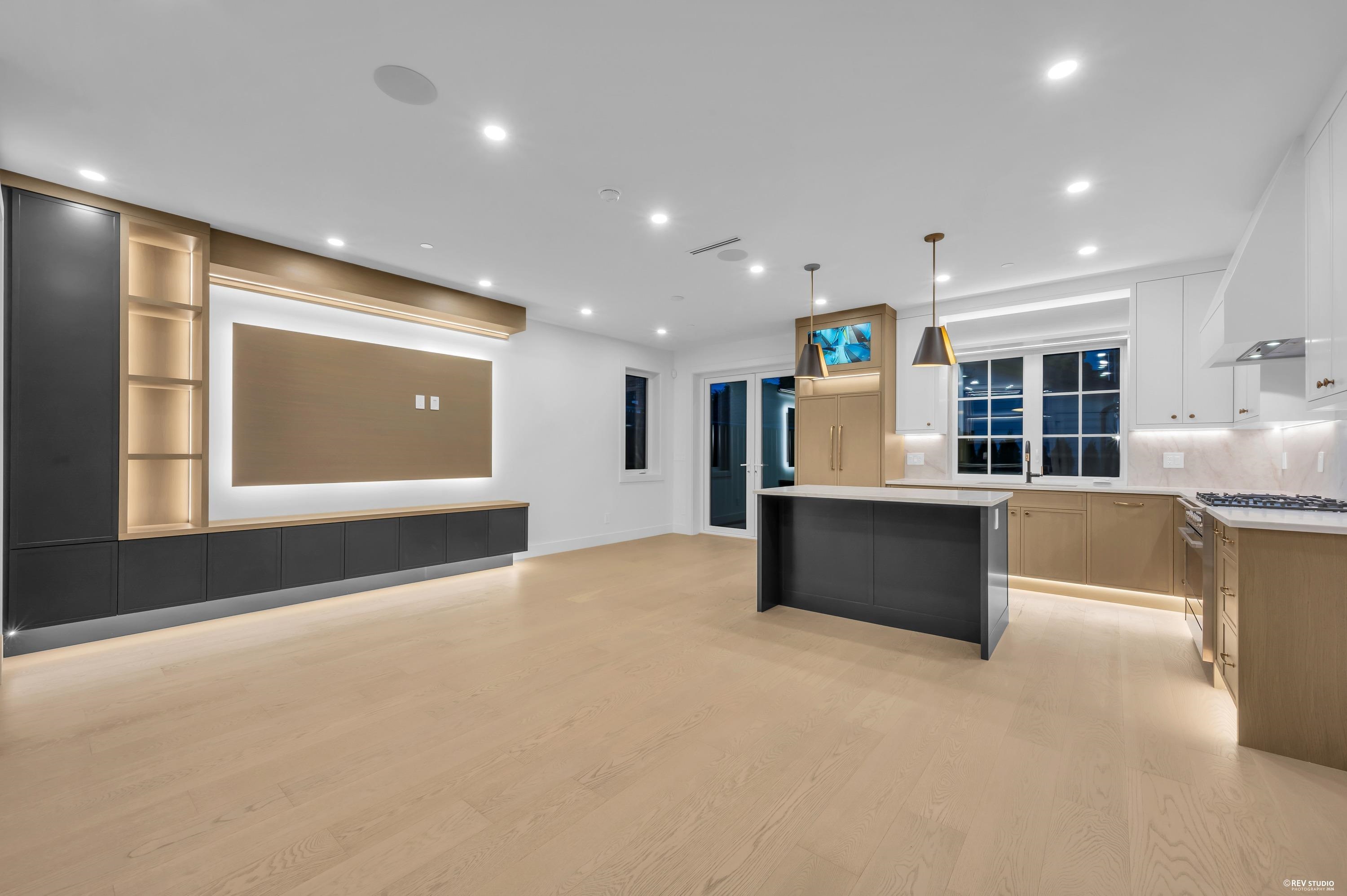 2 5150 Spencer Street - MLS&reg; # R3172102