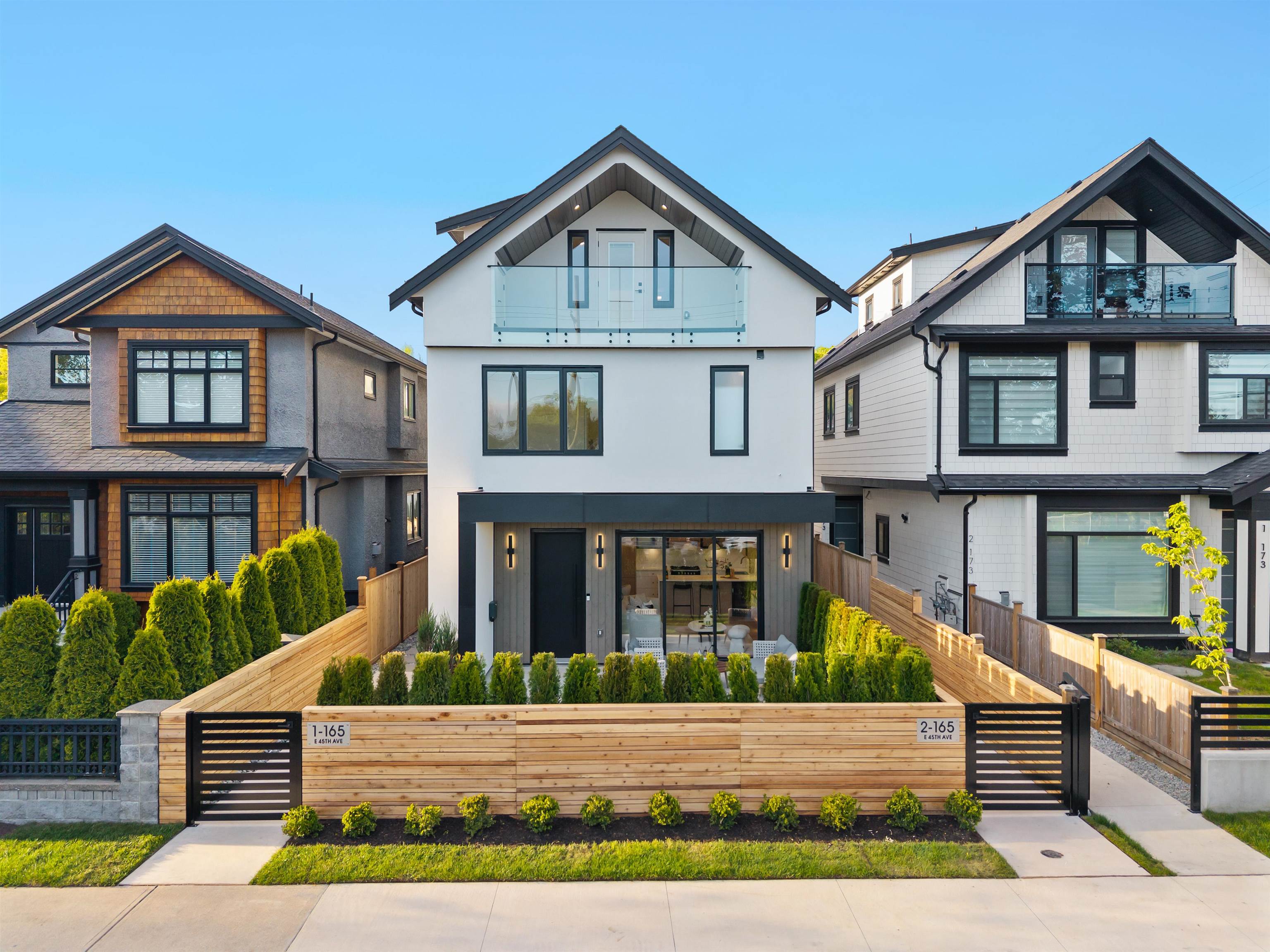 1 165 45th Avenue - MLS&reg; # R3173878