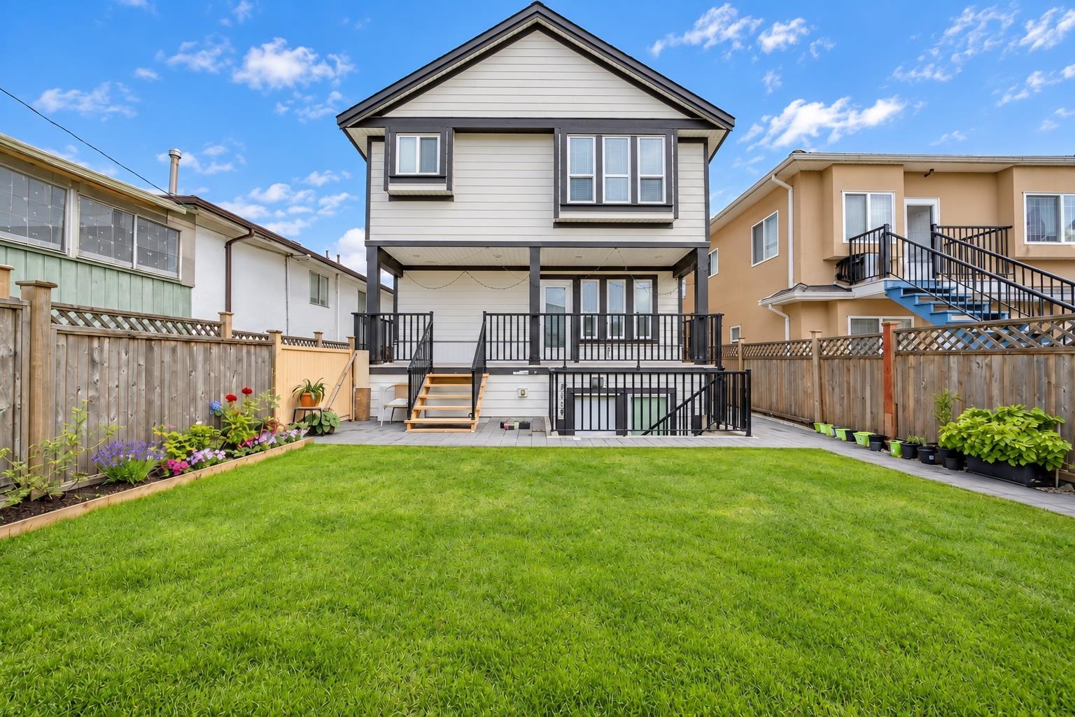  2216 Mannering Avenue - MLS&reg; # R3174315