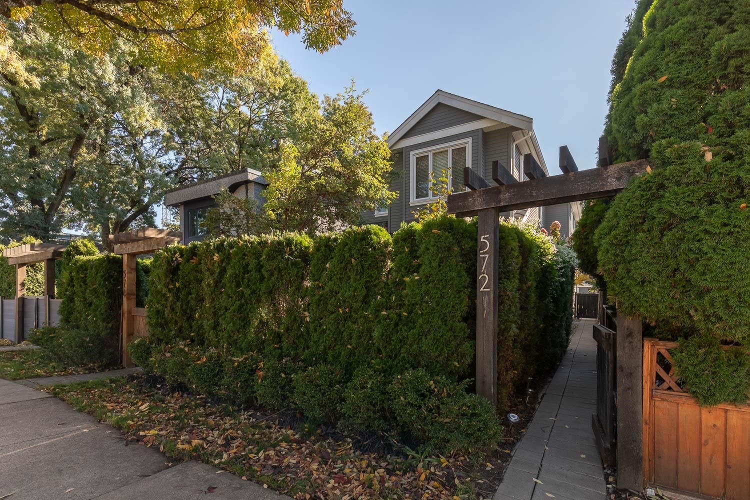  572 16th Avenue - MLS&reg; # R3174682