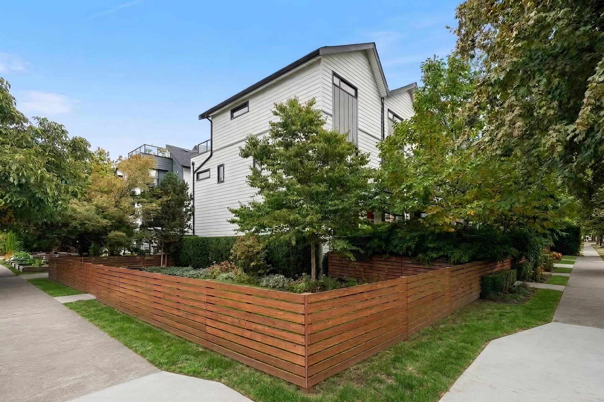  501 44th Avenue - MLS&reg; # R3175572