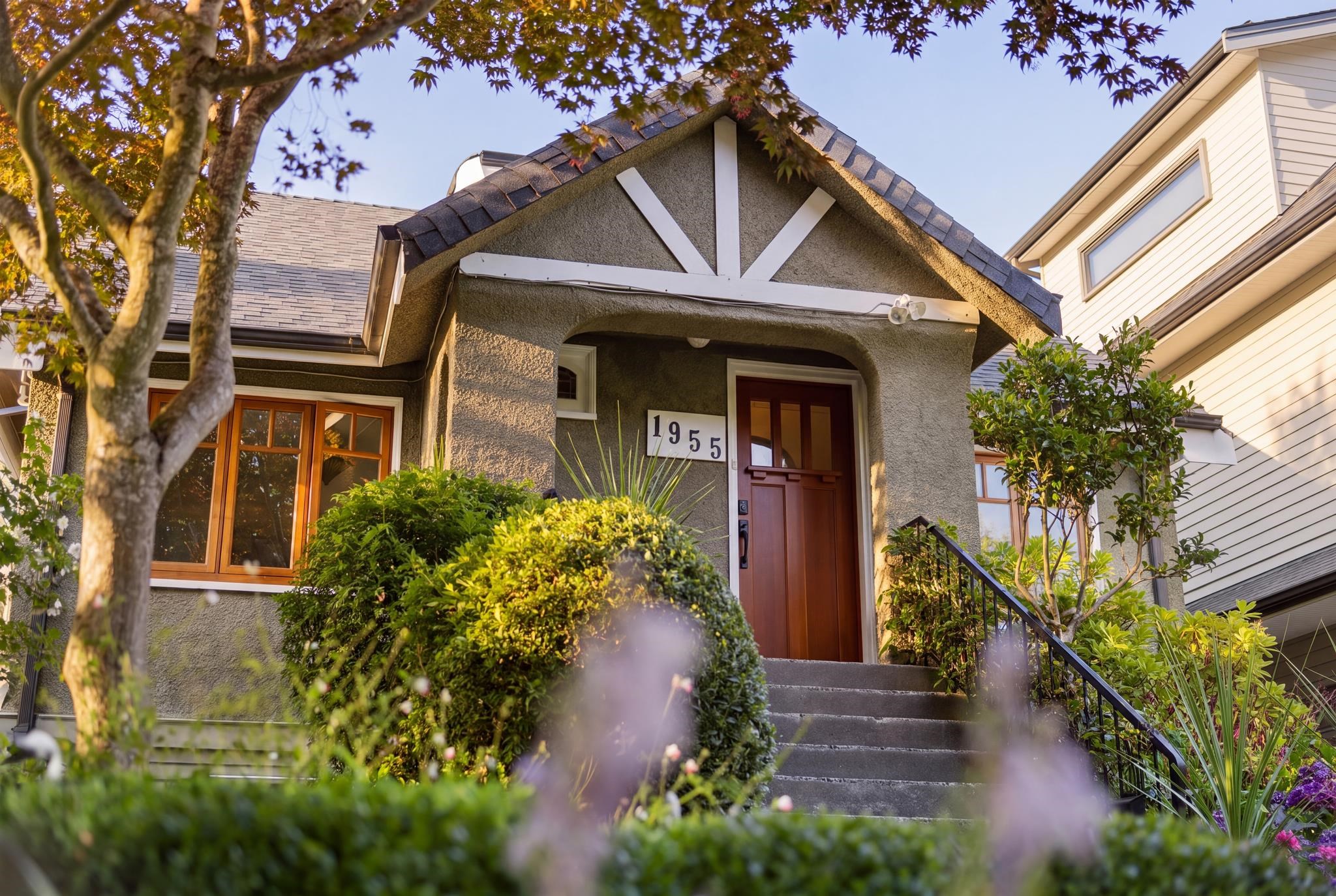  1955 8th Avenue - MLS&reg; # R3175645