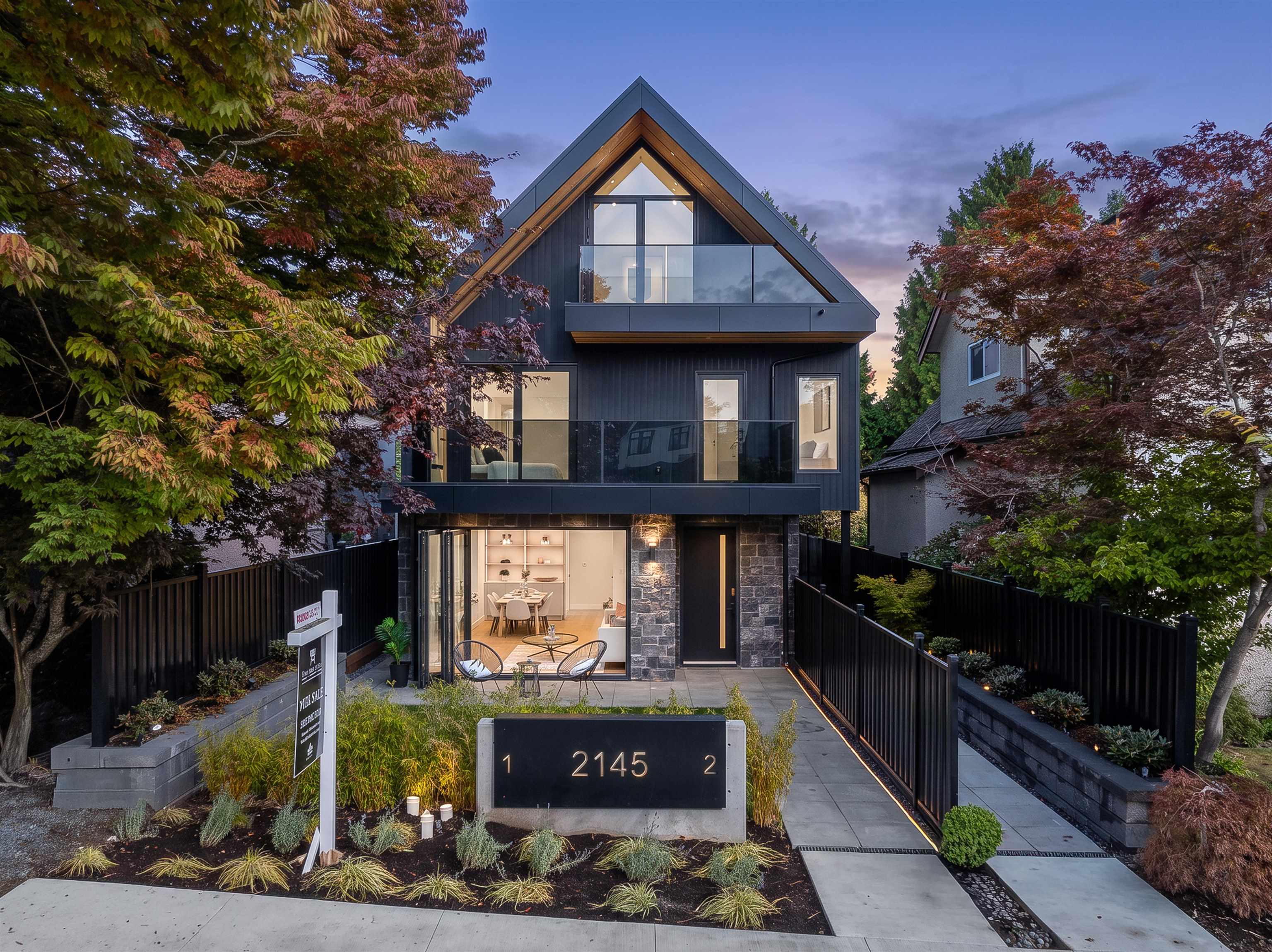 1 2145 Napier Street - MLS&reg; # R3178982