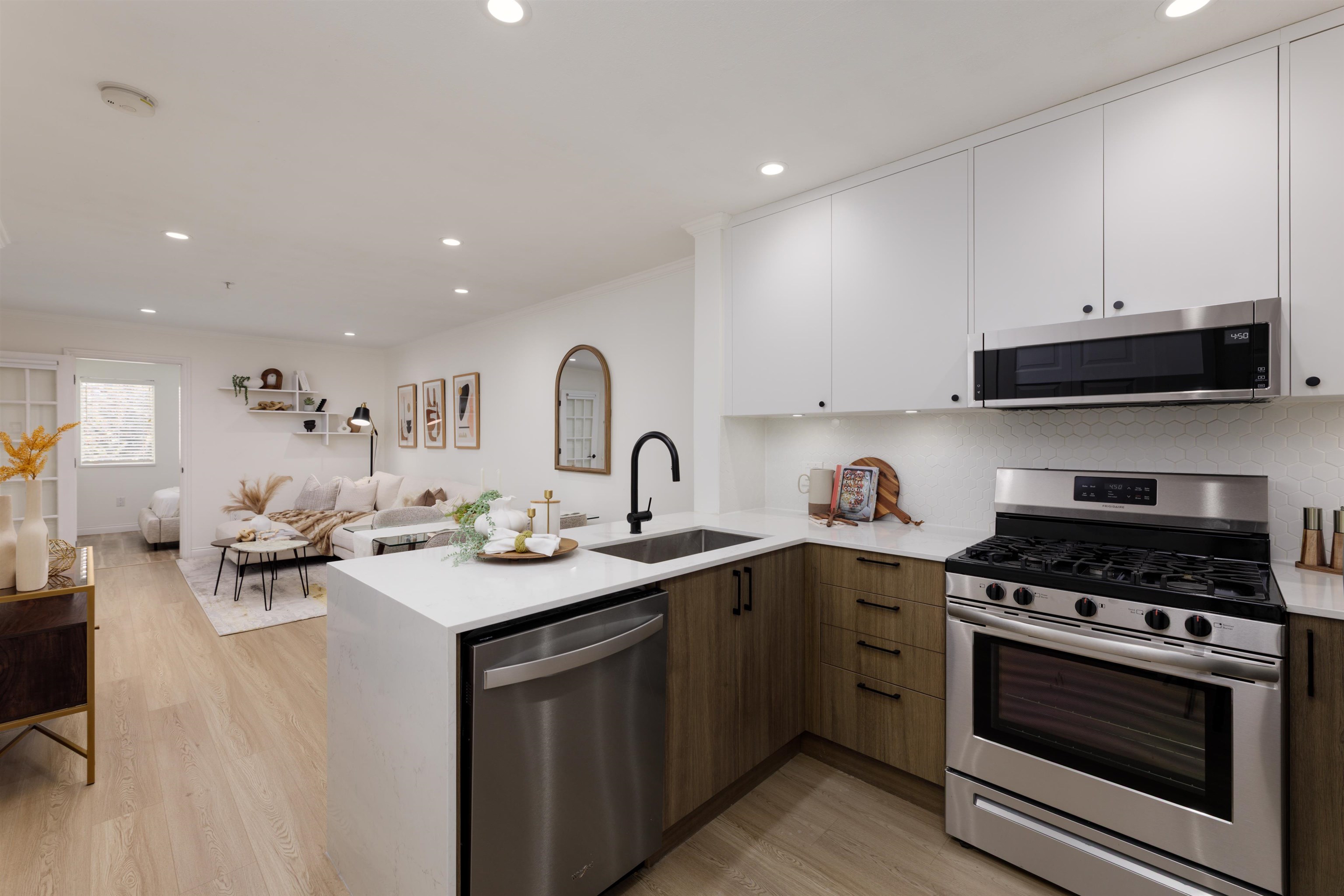  688 16th Avenue - MLS&reg; # R3179110